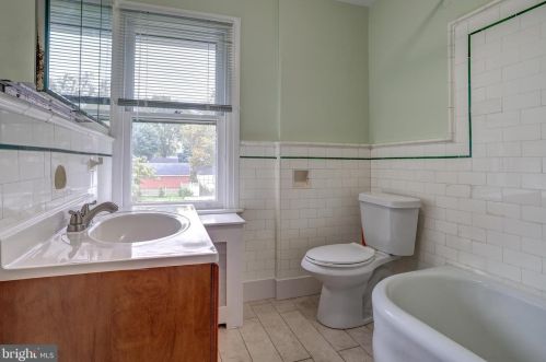 210 Dupont St, Ridley Park PA  19078-2904 exterior
