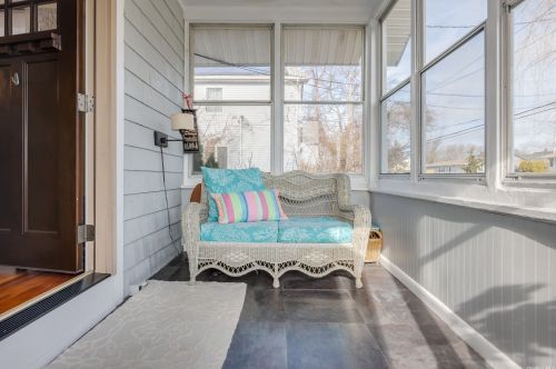 30 Stowe Ave, Babylon, NY 11702-2510