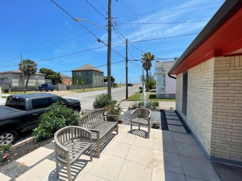 1311 12th St, Galveston TX  77550-8201 exterior