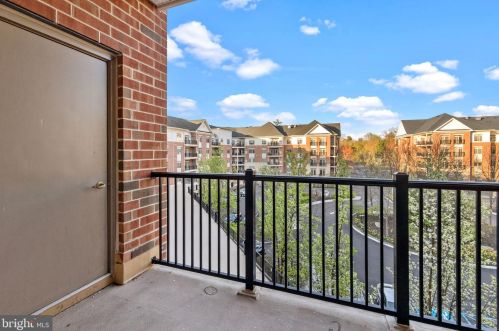 425 Carson Ter, Huntingdon Valley PA  19006-4720 exterior