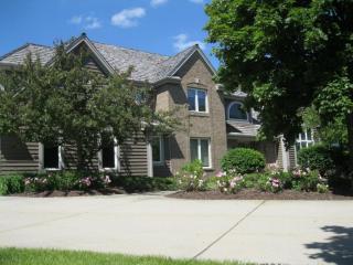 8104 Kensington Dr, Thiensville, WI 53097-3458
