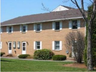 705 Elmwood Dr, Hudson, NH 03051-3245