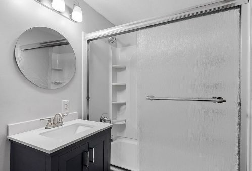 28 Phillipswood Rd, Sandown NH  03873-2427 exterior