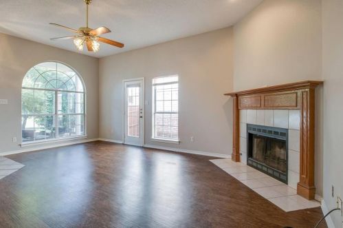 1913 Lee Dr, Denton TX  76209-4789 exterior