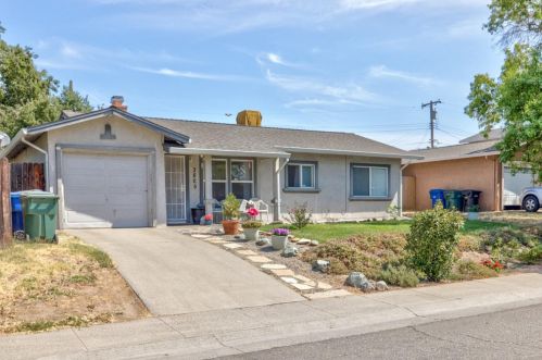 3805 El Oro St, North Highlands, CA 95660-4815