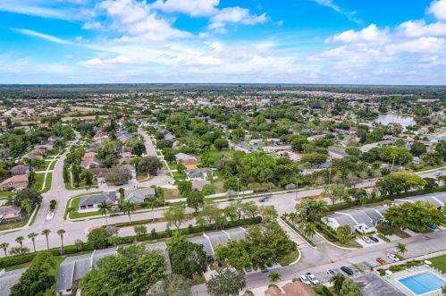 104 Sunshine Blvd, West Palm Beach FL  33411-1208 exterior
