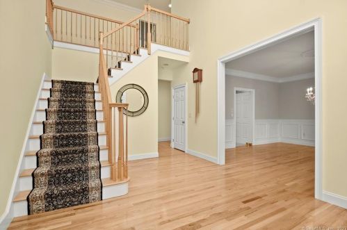 4 Winter Ridge Rd, Sandy Hook, CT 06482-1099
