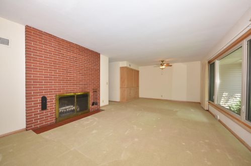 9077 Pelham Pkwy, Milwaukee, WI 53217-1856