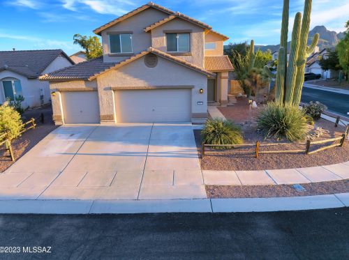 7835 Scout Rd, Tucson, AZ 85743-5209