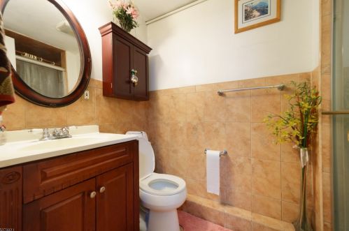 18 Midvale Ave, Lake Hiawatha NJ  07034-1011 exterior