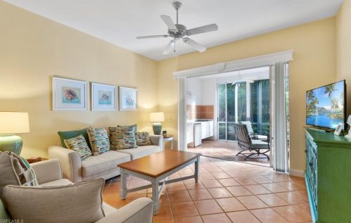 2385 Hidden Lake Dr, Naples, FL 34112-2722