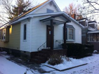 1115 Keyes Ave, Schenectady, NY 12309-5725