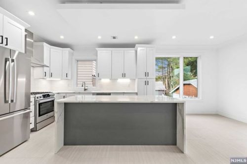 59 Lawton Ave, Cliffside Park NJ  07010-3023 exterior