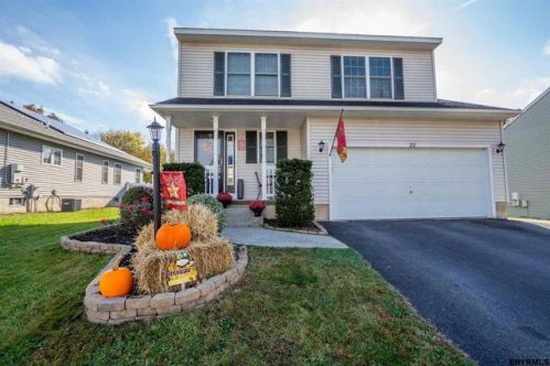 22 Red Oak Dr, Schenectady, NY 12302-3033