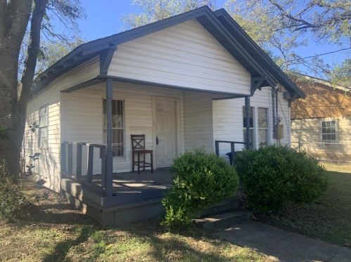 1307 Joslin St, Cleburne TX  76033-5219 exterior