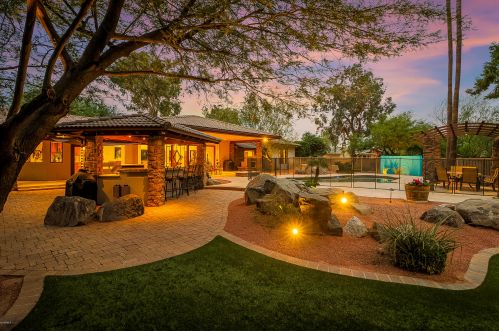 5135 Park View Ln, Glendale, AZ 85310-2917