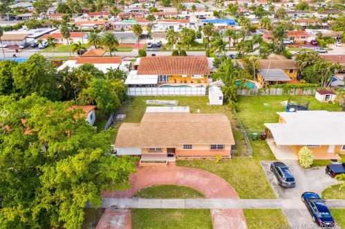 1315 76th St, Hialeah FL  33014-3424 exterior