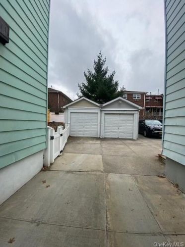 2824 Wellman Ave, Bronx NY  10461-5425 exterior
