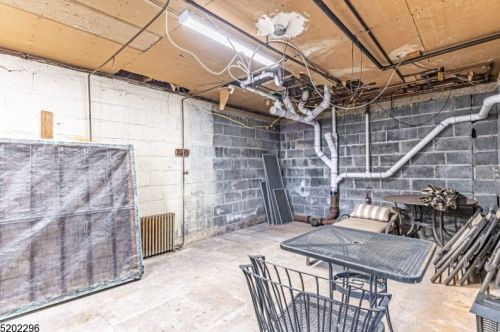 262 Overmount Ave, West Paterson NJ  07424-3284 exterior