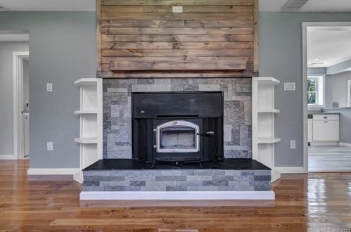 86 Woodland Dr, Northford CT  06472-1210 exterior