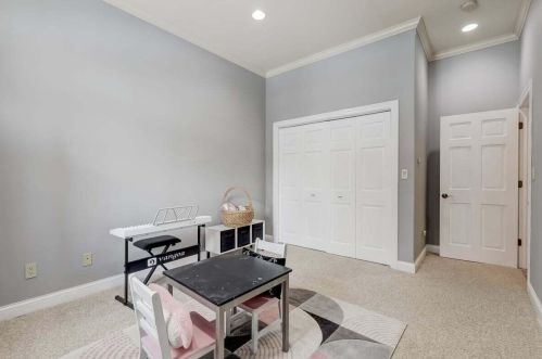 1947 Southwood Trl, West Bend WI  53090-8971 exterior