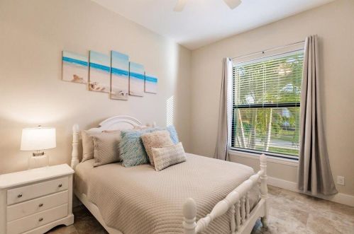 1090 Cara Ct, Marco Island FL  34145-4563 exterior