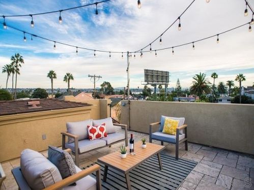 1851 Hornblend St, San Diego, CA 92109-4563