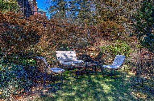 77 Kewanee Rd, New Rochelle NY  10804-1301 exterior