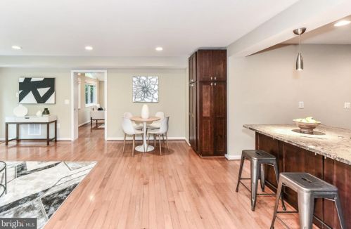 3027 Crane Dr, Falls Church VA  22042-3004 exterior