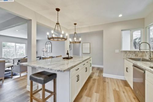 6570 Inglewood Dr, Pleasanton CA  94588-3825 exterior