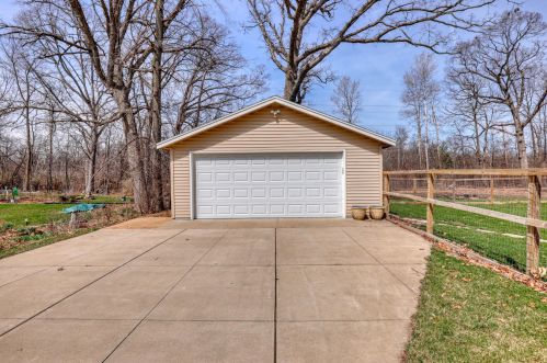 12916 Honey Ln, Waukesha, WI 53151-2655
