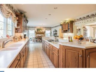 715 Brandywine Dr, Moorestown NJ  08057-4412 exterior