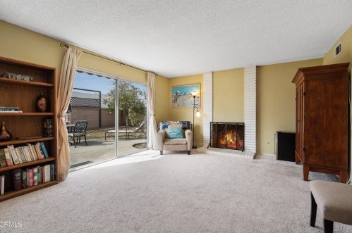 1151 Lawrence Way, Oxnard CA  93035-2525 exterior