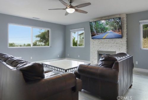 436 Victoria Pl, Vista CA  92084-4427 exterior