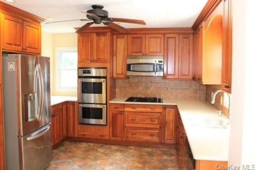 32 Greenwood Ln, White Plains, NY 10607-1019