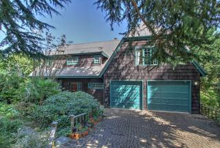 832 31 Ave, Seattle WA  98117-3910 exterior