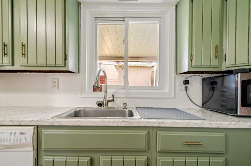 2703 Kansas St, Mckeesport PA  15132-7841 exterior