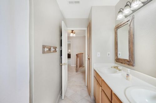 16711 Willow Creek Dr, Morgan Hill CA  95037-4819 exterior