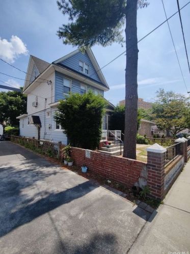 129-13 161st St, Jamaica, NY 11434-1137