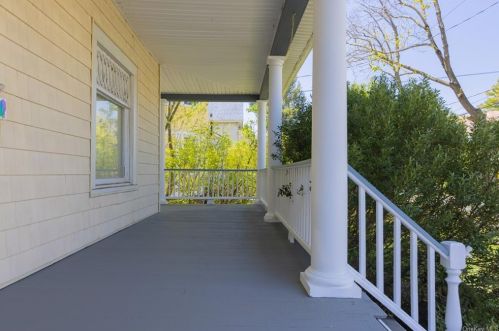 75 Maple Ave, Airmont, NY 10901-5818