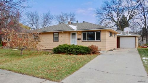 1608 17th St, Moorhead, MN 56560-5724