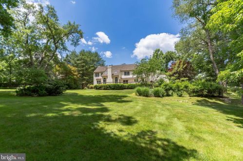 131 Knoxlyn Farm Dr, Kennett Sq PA  19348-2700 exterior