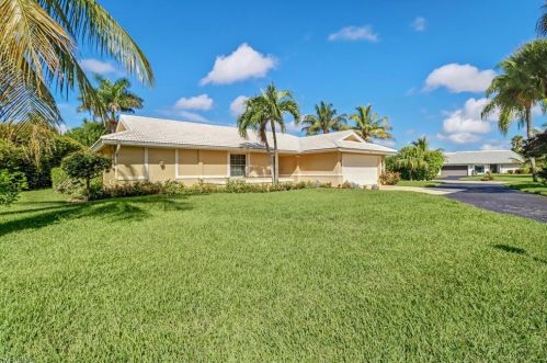 550 Forest Hills Blvd, Naples, FL 34113-7548
