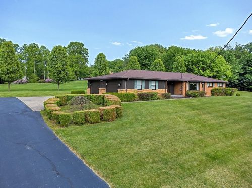1702 Ridge Rd, Jeannette PA  15644-9794 exterior