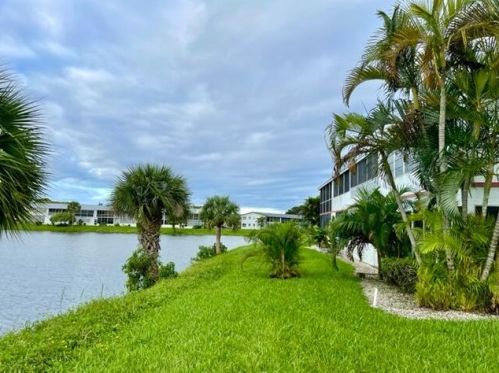111 Chatham, West Palm Beach, FL 33417-1819