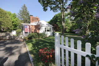 231 Hoyt St, Tokeneke, CT 06820-2702