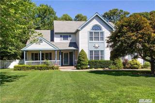 11 Morgan Ct, Smithtown, NY 11787-4962