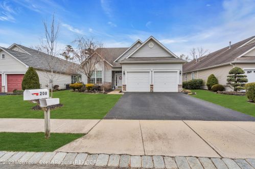 208 Enclave Blvd, Lakewood, NJ 08701-5792