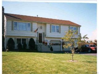 83 Londonderry Ln, Milford CT  06460-3758 exterior