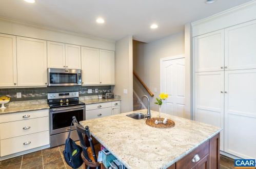 10 Mulligan Dr, Bybee VA  22963-2560 exterior